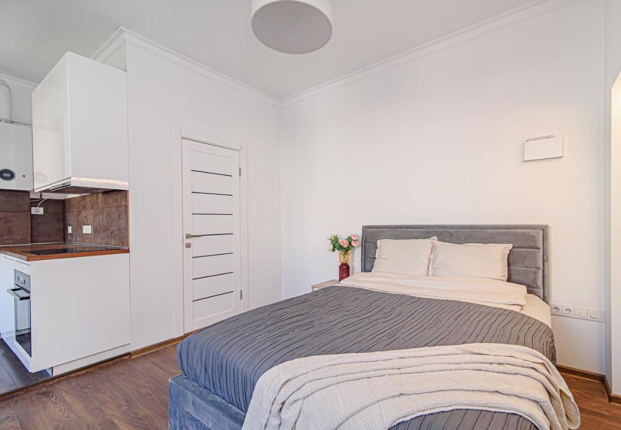 Apartmán Welcoming Studio In Historic Vilnius With Free Parking By Urban Rent Exteriér fotografie