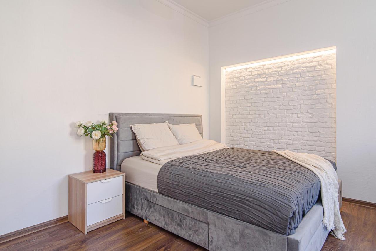 Apartmán Welcoming Studio In Historic Vilnius With Free Parking By Urban Rent Exteriér fotografie