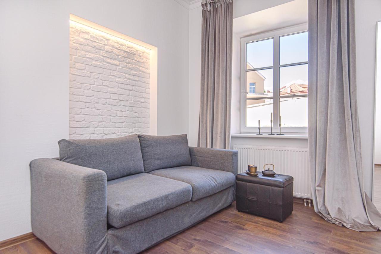 Apartmán Welcoming Studio In Historic Vilnius With Free Parking By Urban Rent Exteriér fotografie